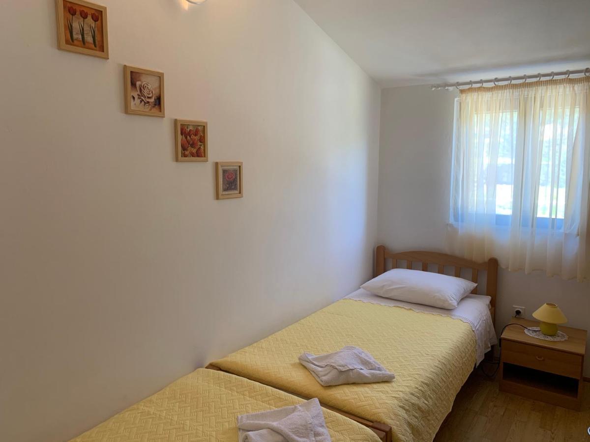 Apartments Ema Sali Exterior photo