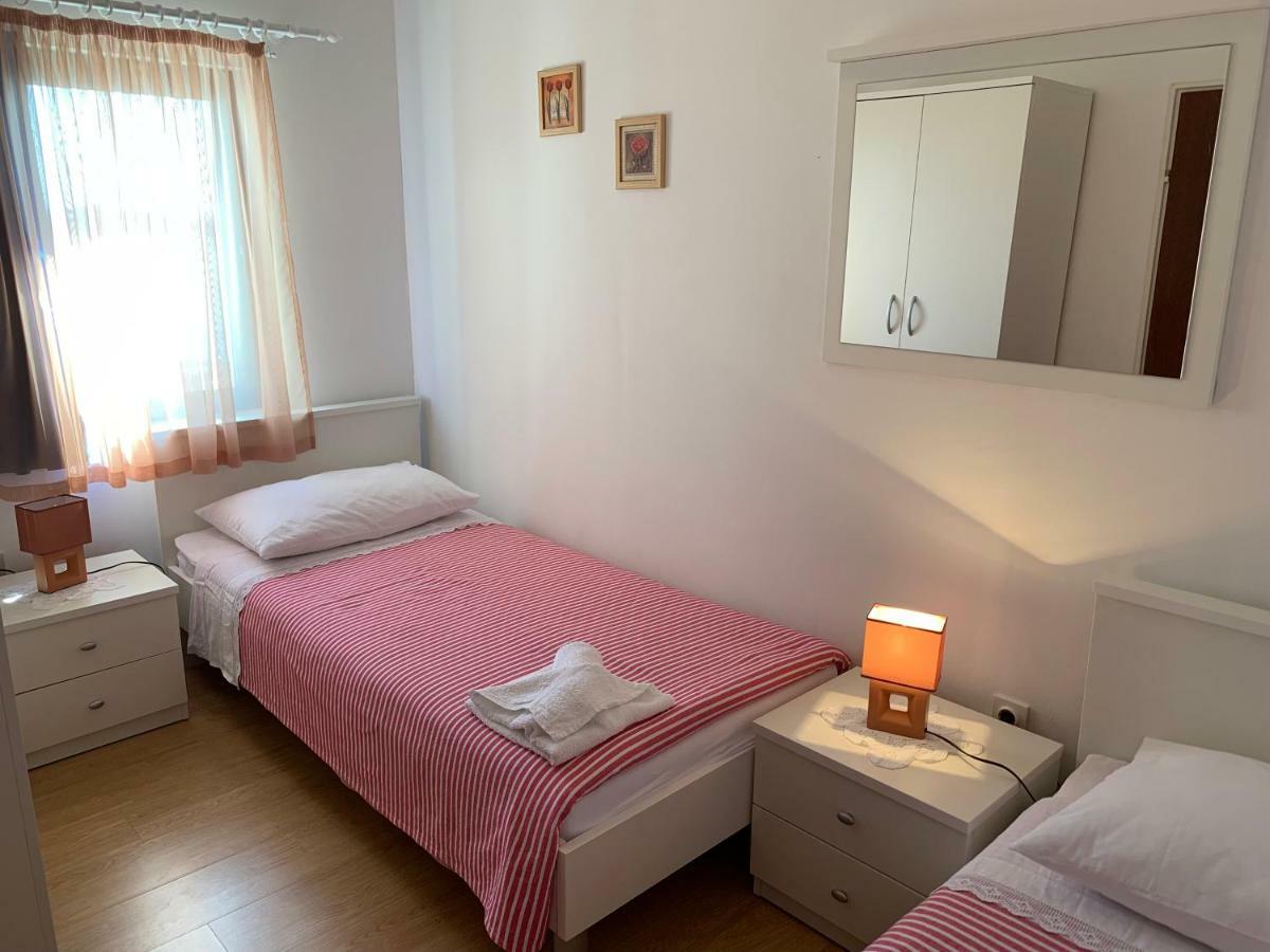 Apartments Ema Sali Exterior photo